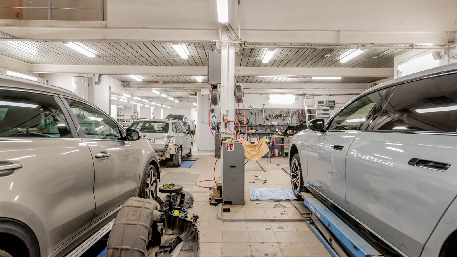 自動車整備工場のピット