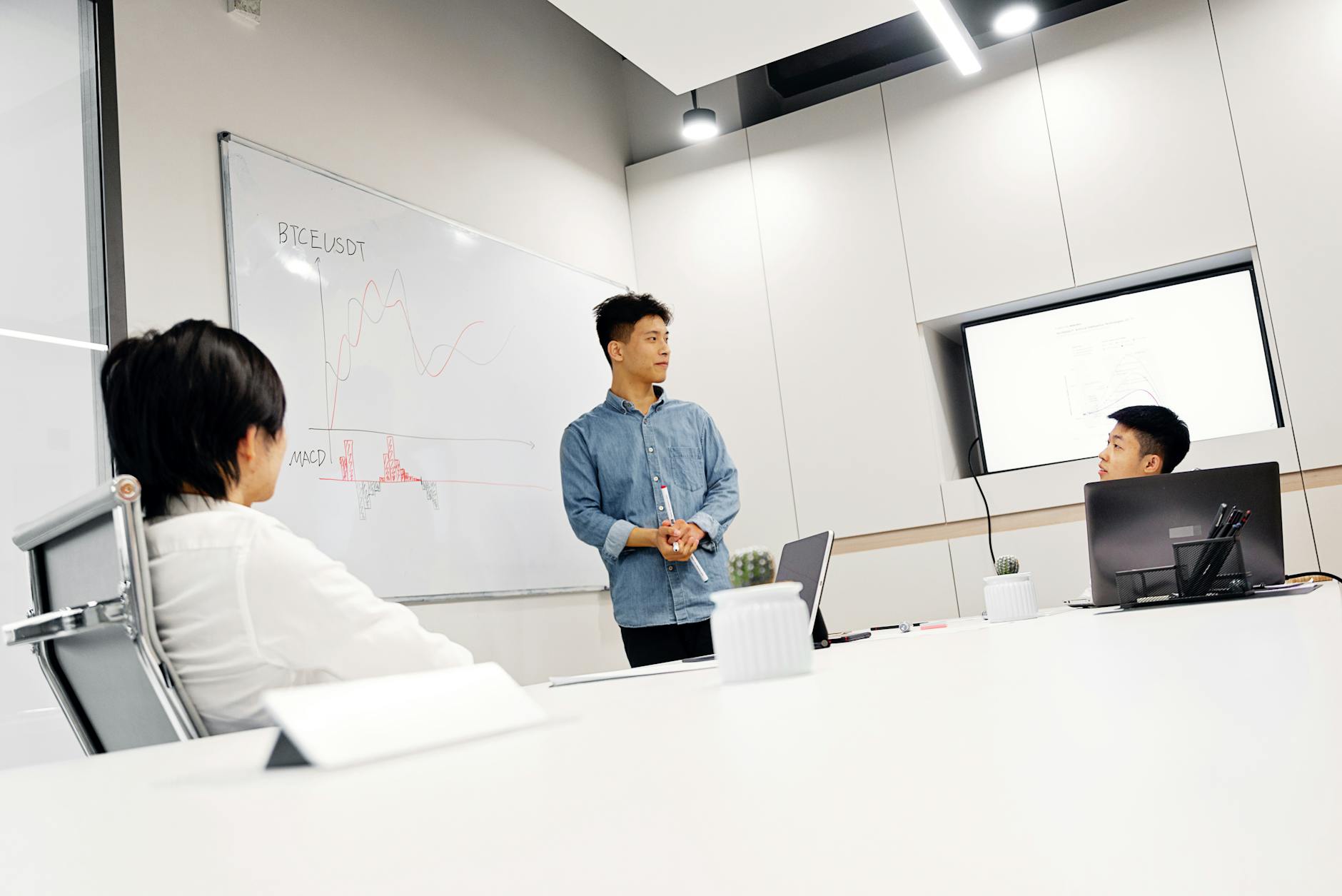 300件の口コミが3分で聞こえる──AIレビュー分析が経営を動かす 本文画像1