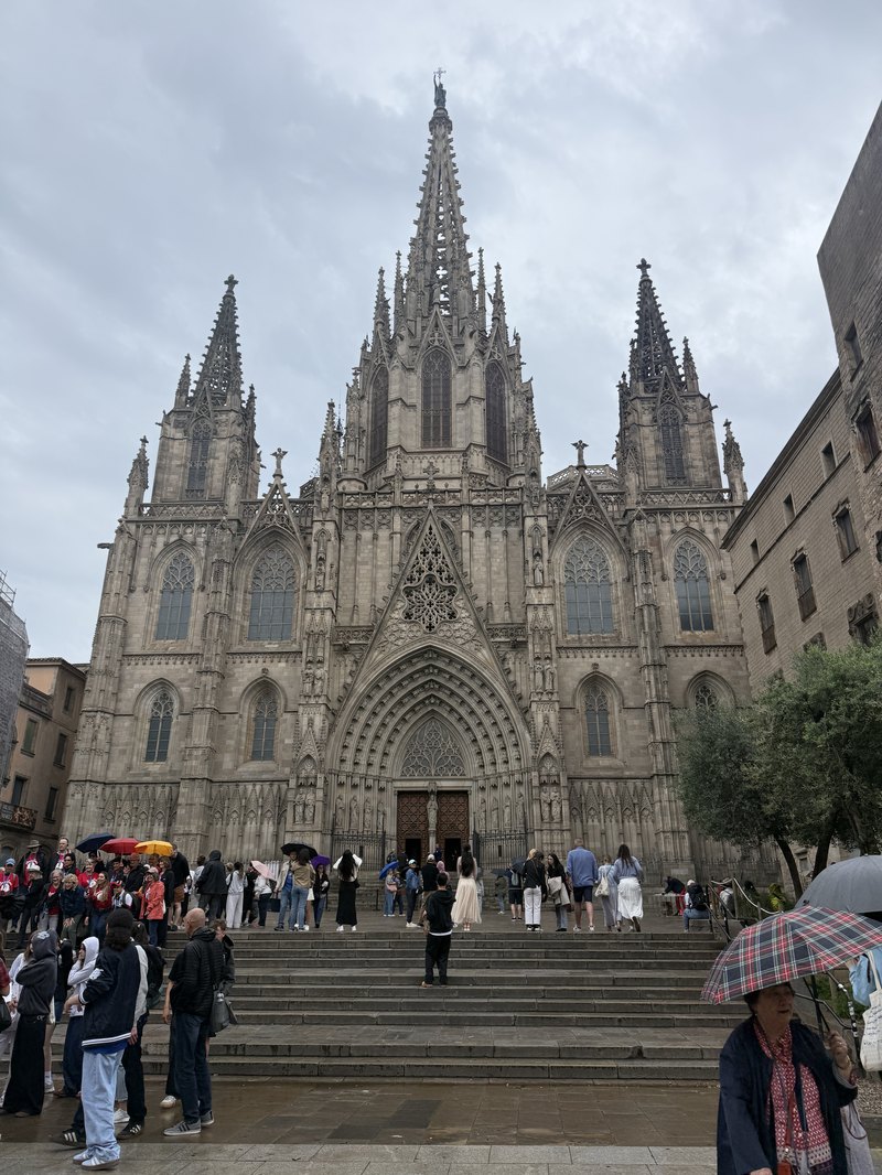 バルセロナ大聖堂のゴシック様式のファサード