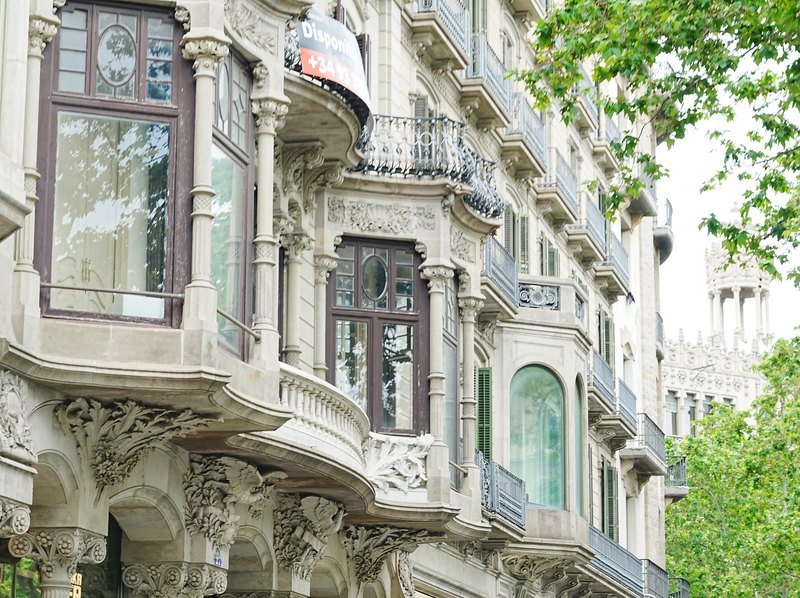 バルセロナ・パセイジ・ダ・グラシア沿いのモデルニスモ建築の細部
