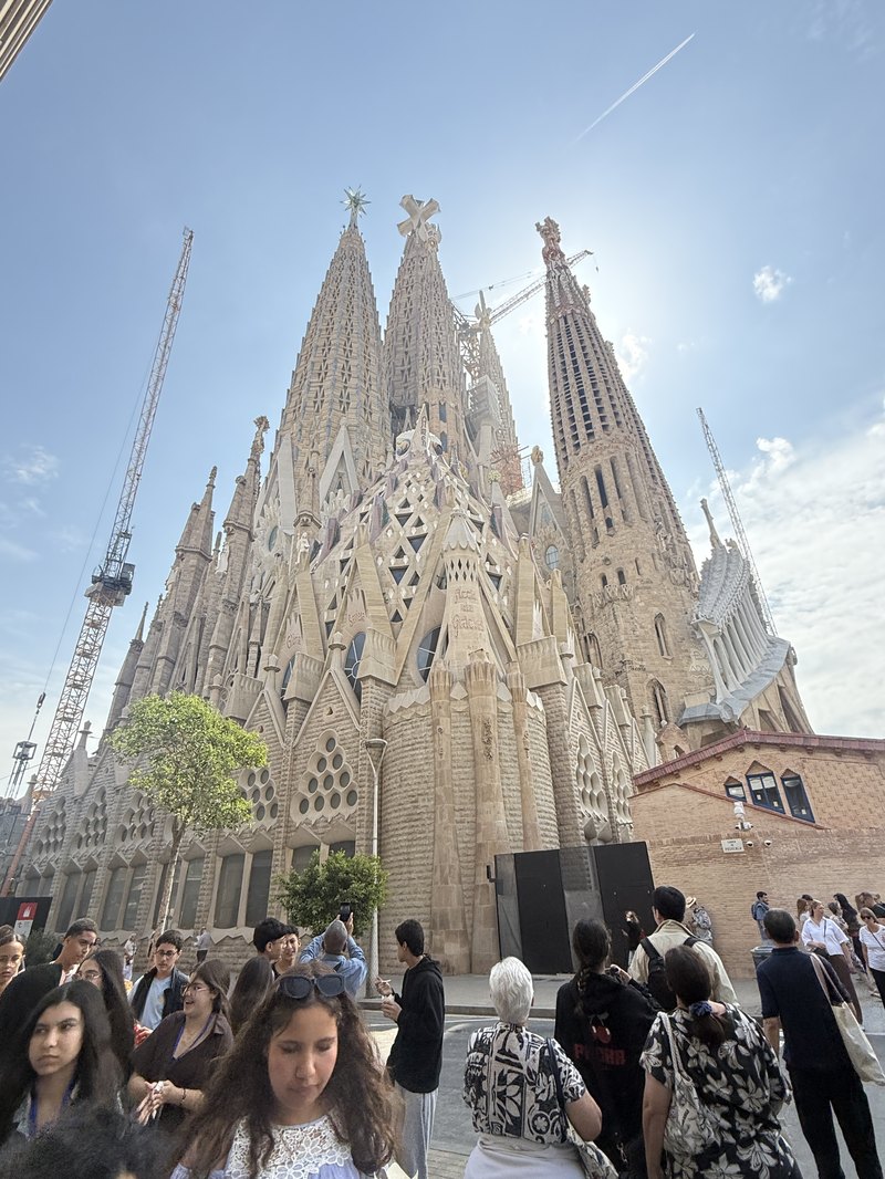 サクラダ・ファミリアの生誕のファサード・彫刻群と尖塔