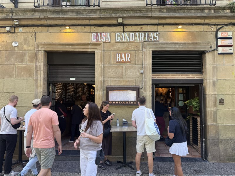 カサ・ガンダリアス・サンセバスチャン旧市街の名店ピンチョスバル