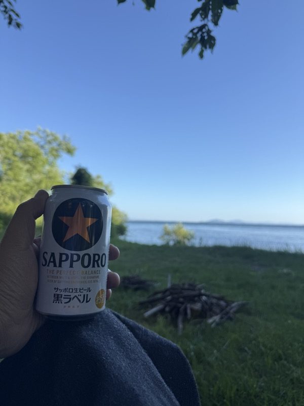 琵琶湖の湖畔で乾杯