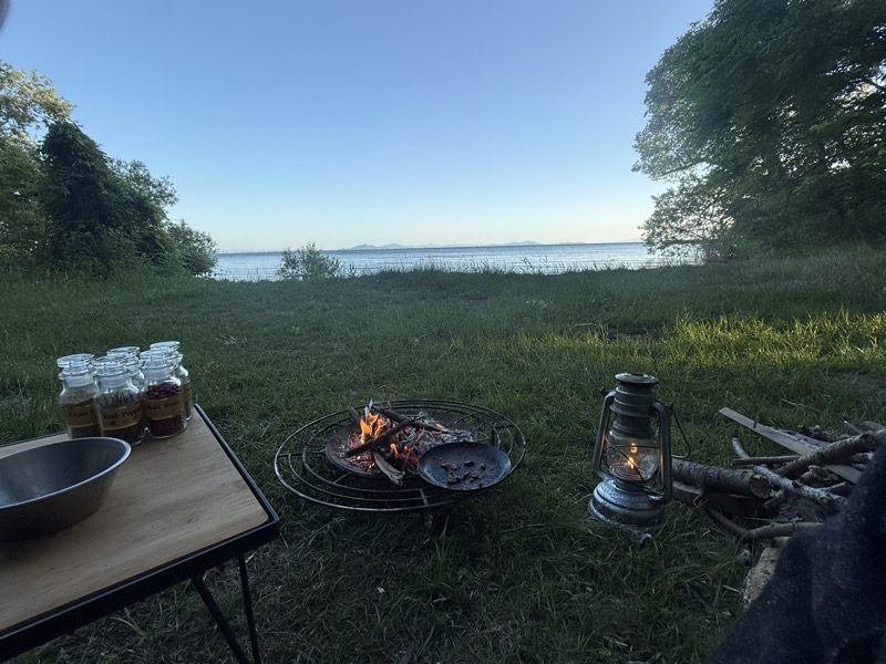 夕暮れの焚き火
