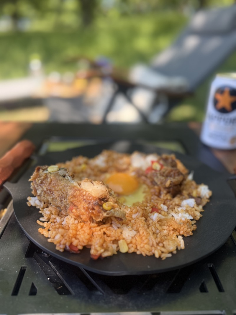 卵をのせたキムチチャーハン