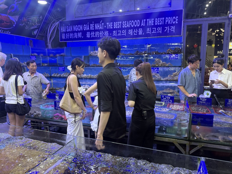 海鮮レストランの生簀