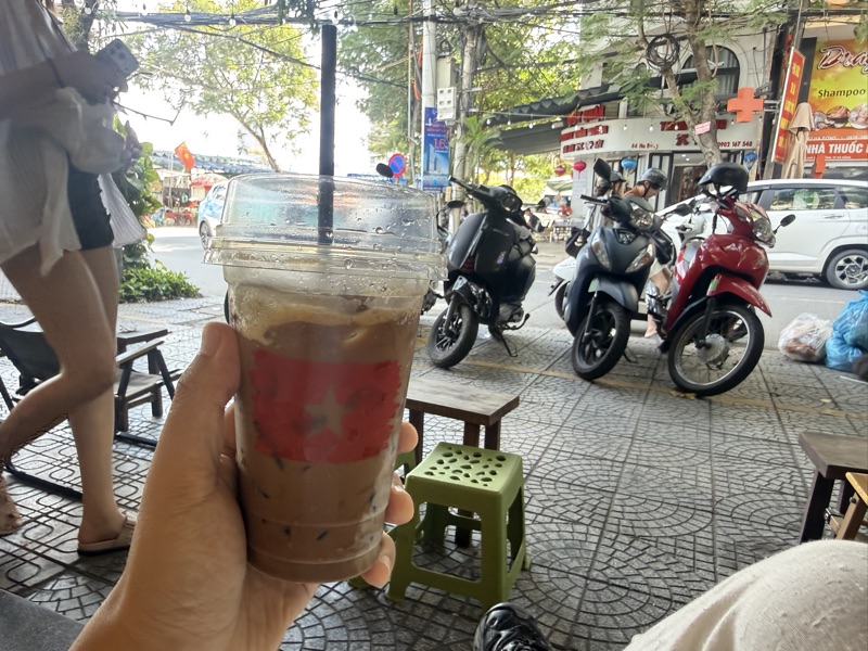 ベトナムコーヒーと街角